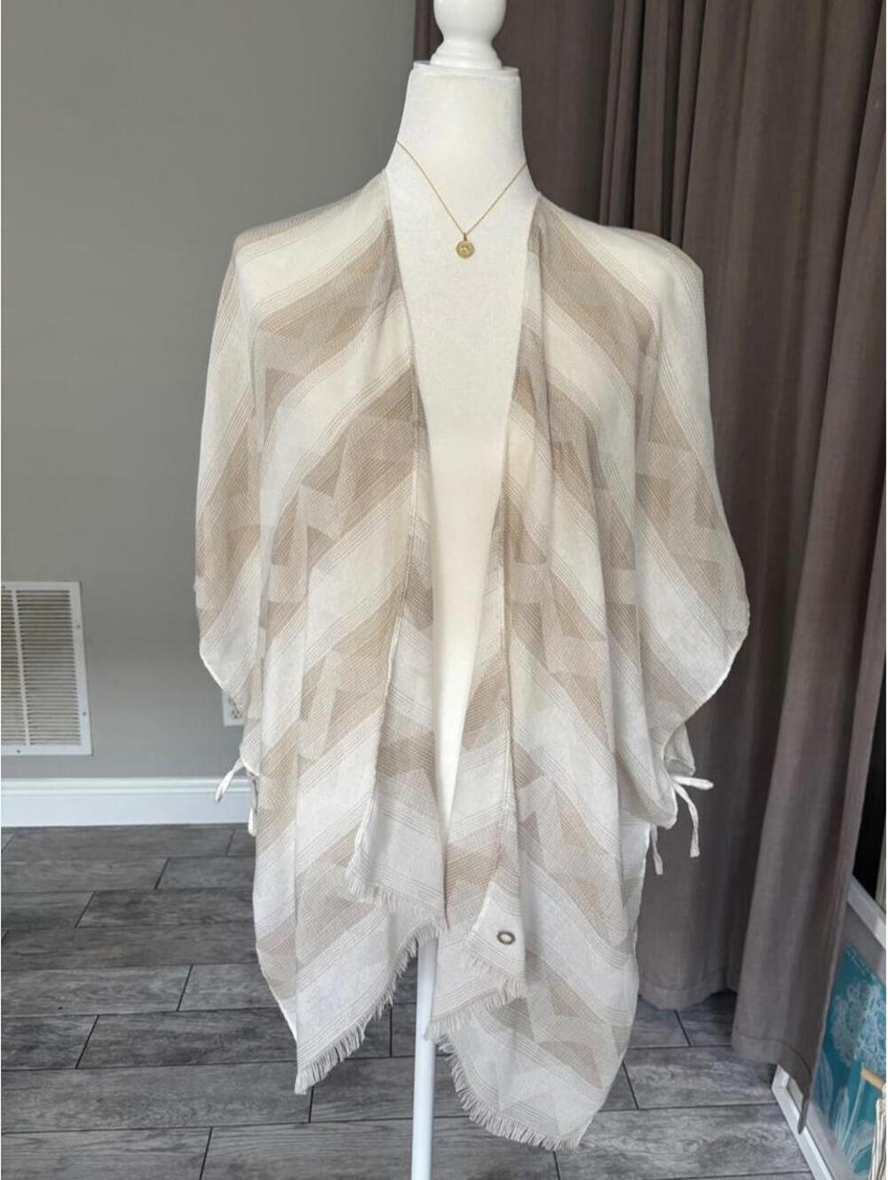 Calvin Klein Ivory Beige Geometric Kimono Fringe Wrap One Size